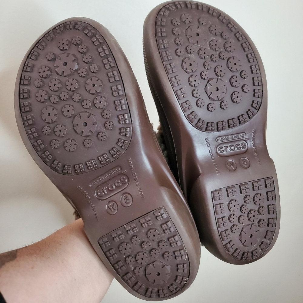 SOLD!! Womens CROCS Nadia Brown Sherpa Mid Calf Boots - Picture 7 of 10